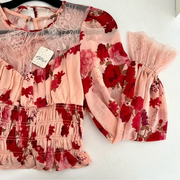NEW✨🛍️ Free People Daphne Abstract Floral Blouse with Ruching in Pink - Picture 9 of 9